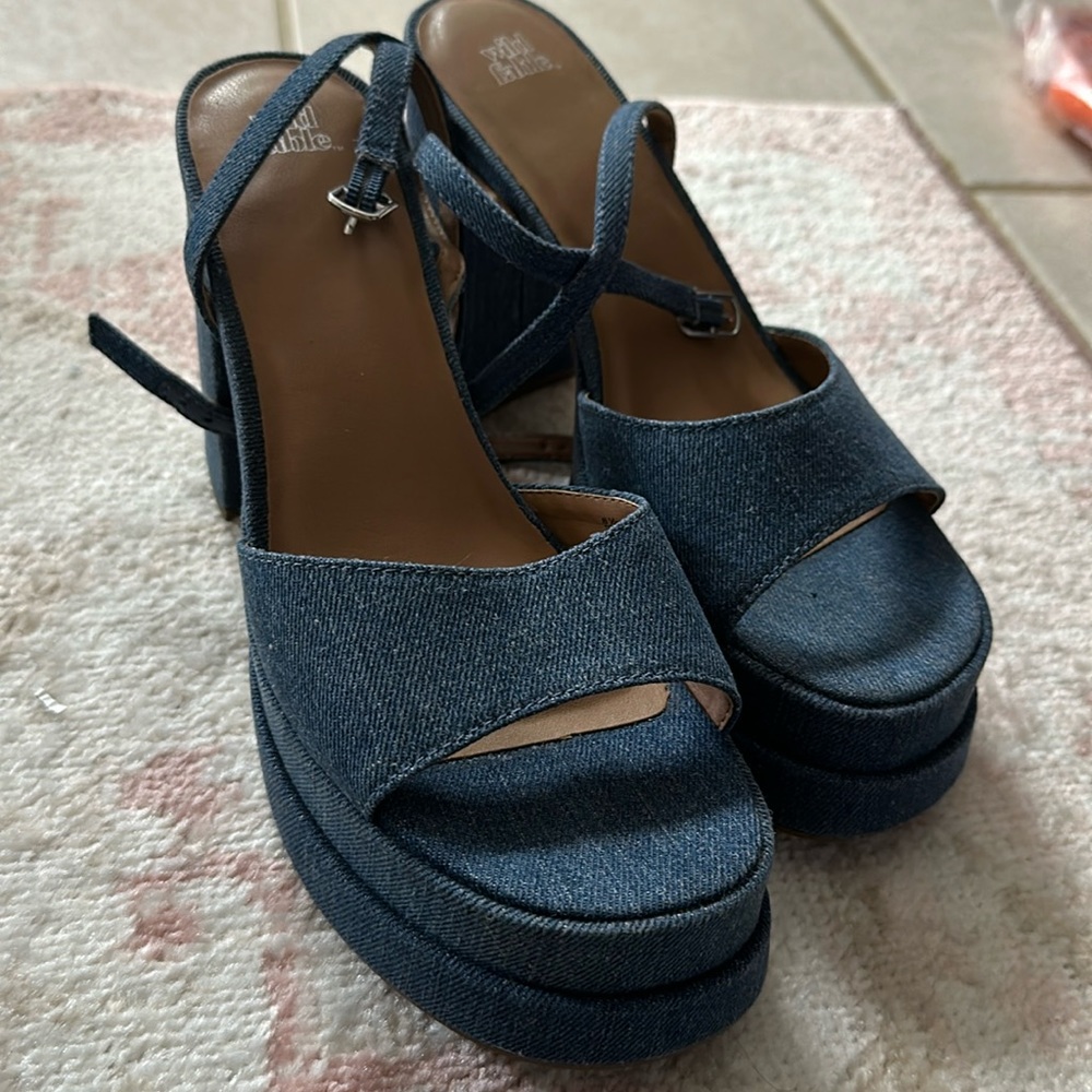 BDAND NEW wild fable alessia platform heels
